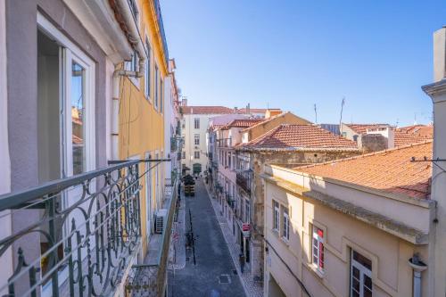 Bright & Stylish Renovated flat in Heart of Chiado