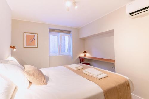 Bright & Stylish Renovated flat in Heart of Chiado