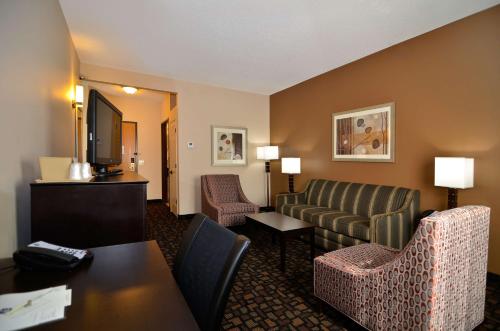Χώρος καθιστικού στο Best Western Plover-Stevens Point Hotel & Conference Center
