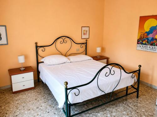 a bedroom with a bed and two nightstands with two lamps at B&B I Pioppi Argentati in Giulianova
