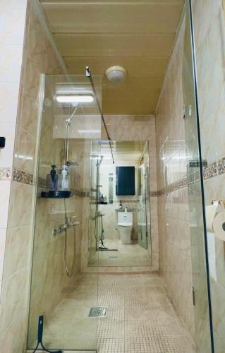 a bathroom with a shower and a sink and a toilet at Pinkliey House in Ilsan-yŏk