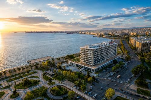 Marble Suite near Papafi Metro - 40sqm - Gas heating & AC - 55'' Smart Tv - Netflix & Cosmote tv - Free parking on the road