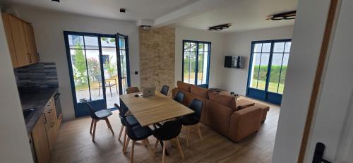 a kitchen and dining room with a table and a couch at Ker Giz 14 in Arzon