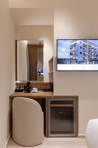 Nesean Plaza Hotel