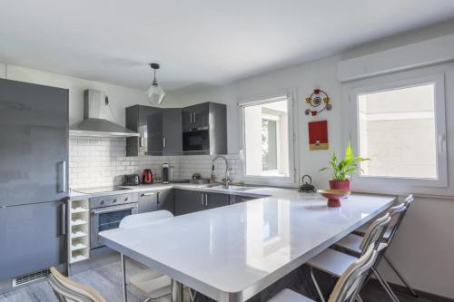 Beautiful Port Marianne Apt, Private Parking, 4 people
