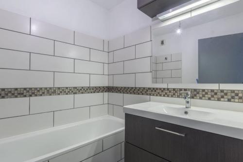 Beautiful Port Marianne Apt, Private Parking, 4 people