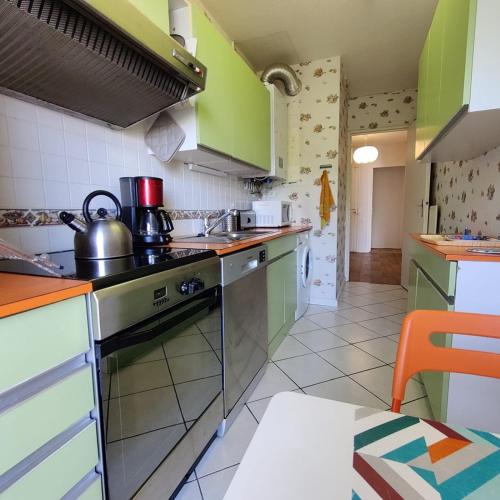 Spacious apartment near the sea
