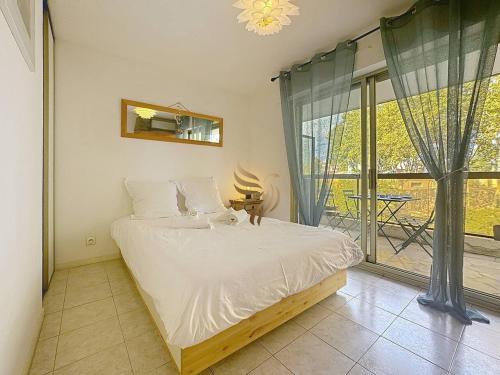 Édenia, AC,balcony swimming pool, Wi-Fi & parking