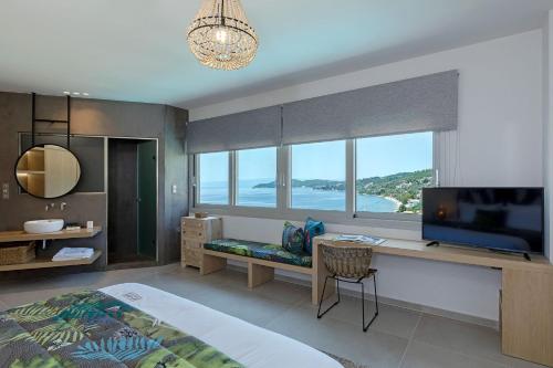 Super Luxury Skiathos Villa Five-Bedroom Villa Private Infinity Pool