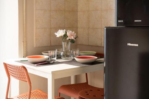 Modern 2BR Apt w-Balcony e AC near VaticanMuseums