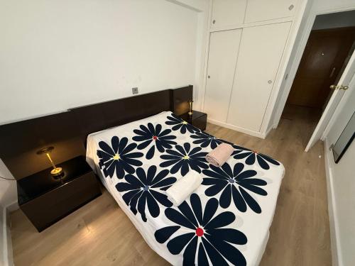 Apartment with Pool & Balcony in Alicante by Turihome