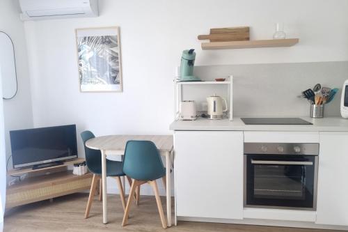 AC studio with balcony in central Arcachon