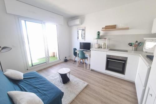 AC studio with balcony in central Arcachon