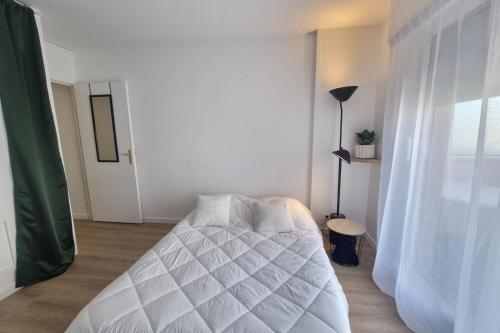 AC studio with balcony in central Arcachon