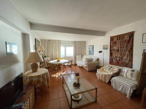 a living room with a couch and a table at Costa 010 in Setúbal