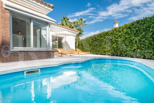 Exclusive 4BR Family Villa with Pool & BBQ REMS
