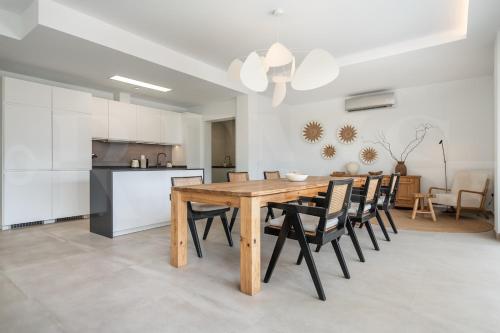 Exclusive 4BR Family Villa with Pool & BBQ REMS
