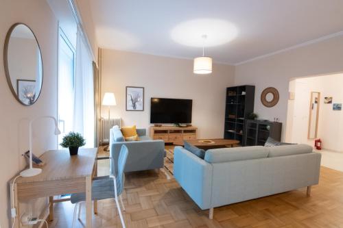 Spacious apartment next to the National Garden
