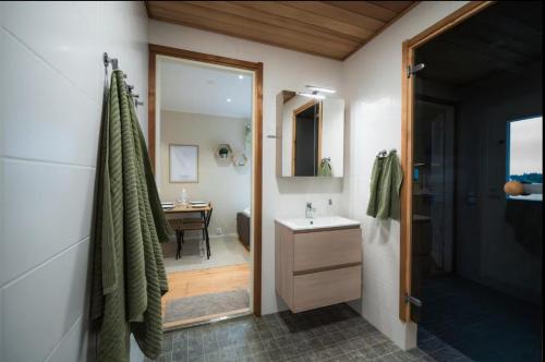 a bathroom with a sink and a mirror at Joulupukin talolla in Rovaniemi