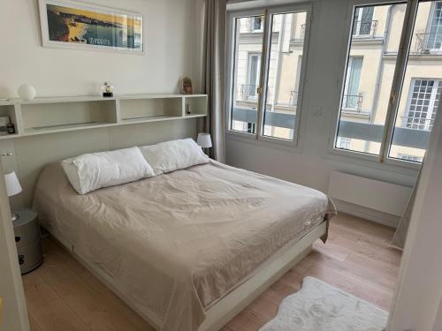 Central Paris Bright renovated apartment