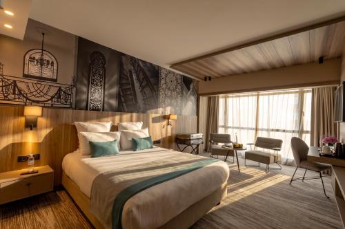 a hotel room with a bed and a desk at Idou Anfa Hôtel & Spa in Casablanca