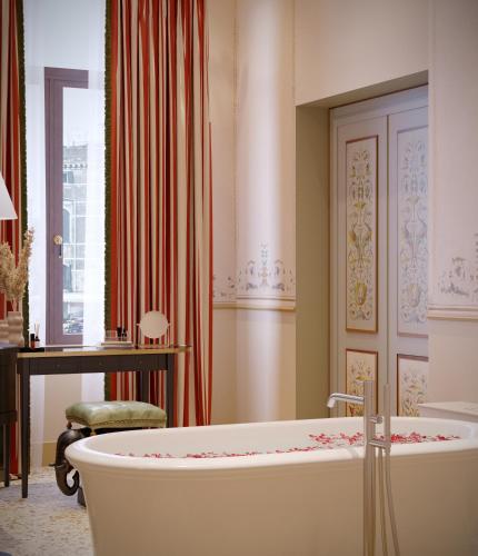 a bathroom with a bath tub in a room at Eight Venezia in Venice