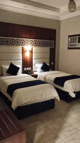 a hotel room with two beds in a room at ALdyar - Al Qunfudhah in Al Qunfudhah