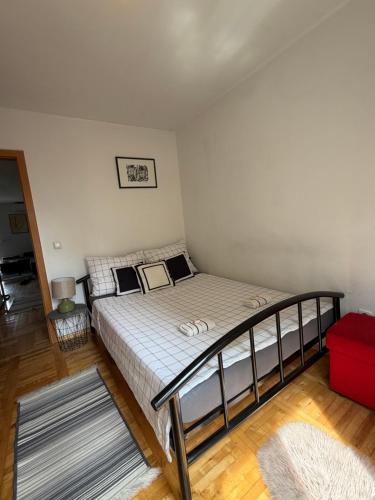 Apartman West - private parking place