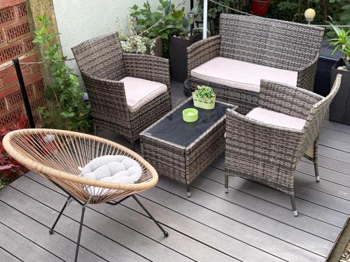 Apartman West - private parking place