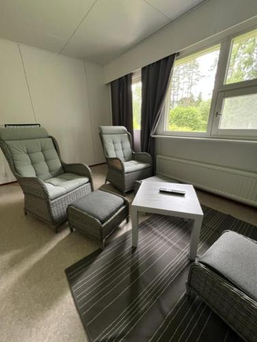 a living room with chairs and a coffee table at Ravikatu, Oulainen, in Oulainen