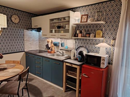 Nonna Kate's Retro Apartment with Garden Terrace