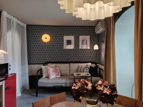 Nonna Kate's Retro Apartment with Garden Terrace