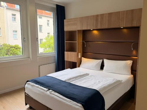 a bedroom with a large bed and a window at Motel Plus Berlin in Berlin