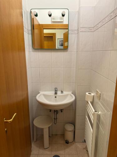 a bathroom with a sink and a mirror at Hotel Adua in Venice
