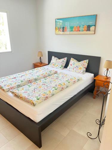 a large bed with a quilt on it in a bedroom at Apartamento Aliciamin in Costa Calma