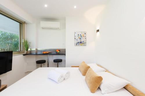 Upstays Cosy Studio 15m2 with pool and quiet