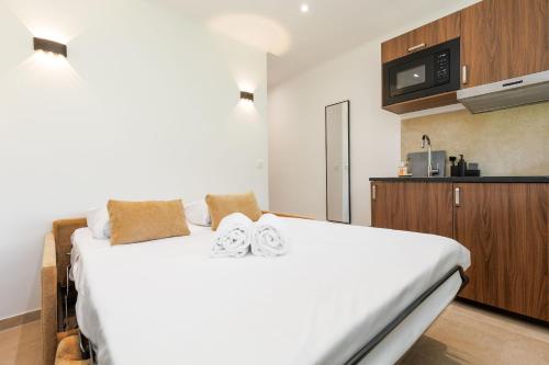 Upstays Cosy Studio 15m2 with pool and quiet