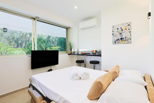 Upstays Cosy Studio 15m2 with pool and quiet