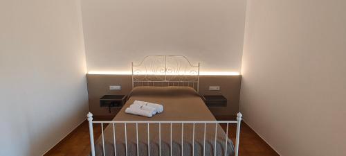 a bed with two towels on it in a room at Hotel Nuevo Cachalote in Portonovo
