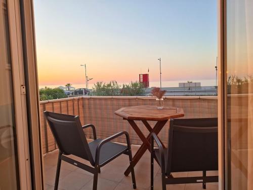 Sea View Apartment by the Beach