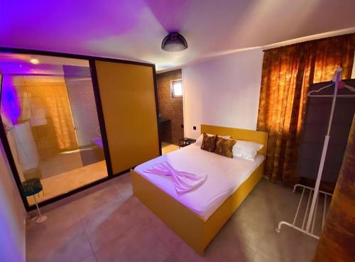 a bedroom with a bed and a bathroom with a shower at Sea View Premium in Costinesti