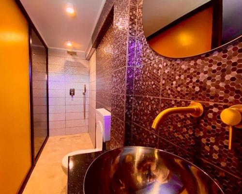 a bathroom with a sink and a shower at Sea View Premium in Costinesti