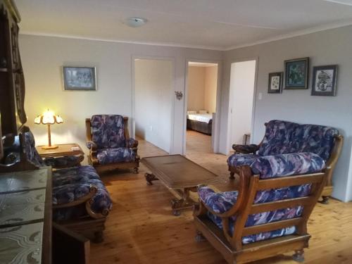 a living room with two chairs and a table at Bietjierus Guest Cottage in Twee Riviere
