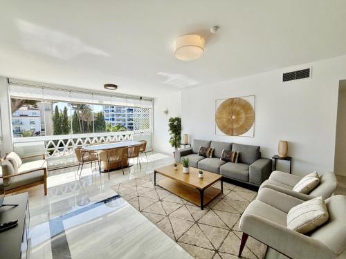 Stylish Sea view apartment in Playas del Duque