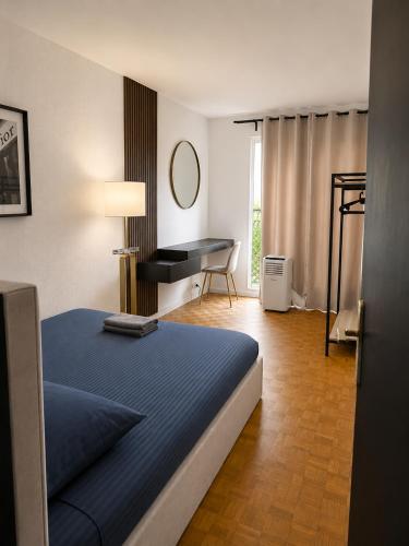Spacious 2BR Flat with Balcony in Montparnasse
