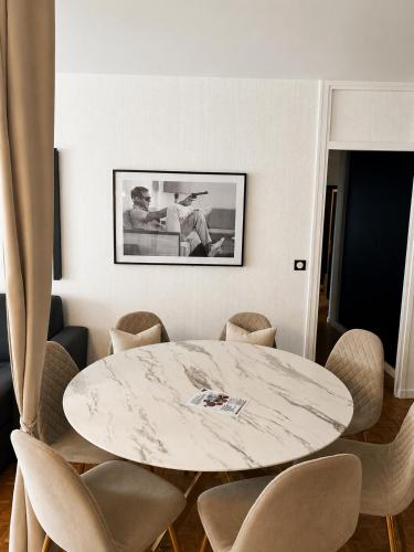 Spacious 2BR Flat with Balcony in Montparnasse