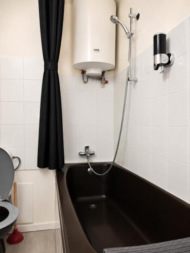 Latin Quarter Classic 1BR Apartment with Netflix