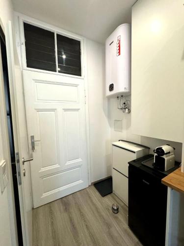 NEW! Fully furnished studio in Center