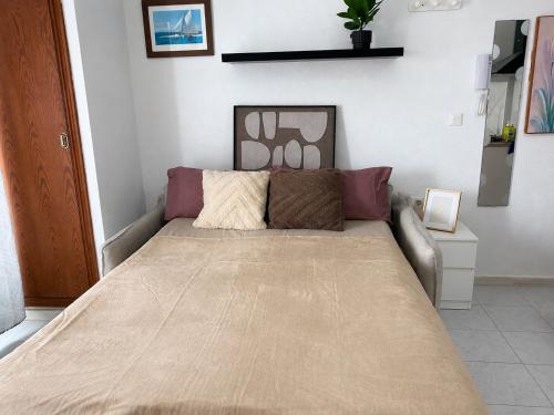 a large bed in a room with a couch at Estudio Torreblanca in Torrevieja
