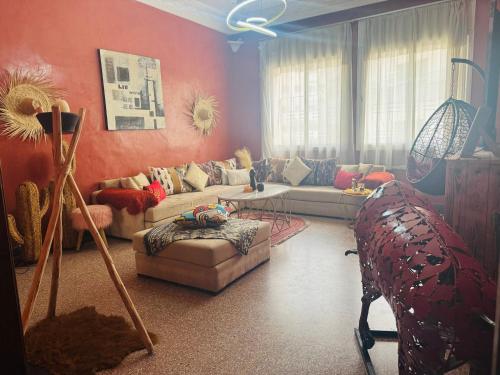 a living room with a couch and a room with at Le belvédère in Casablanca